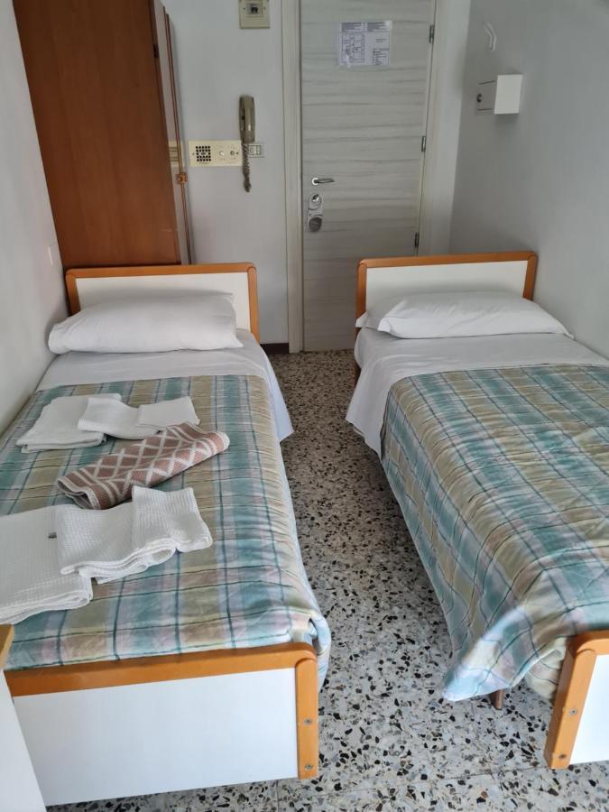 Hotel Marconi Miramare Римини Екстериор снимка