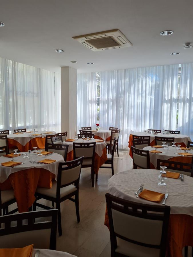 Hotel Marconi Miramare Римини Екстериор снимка