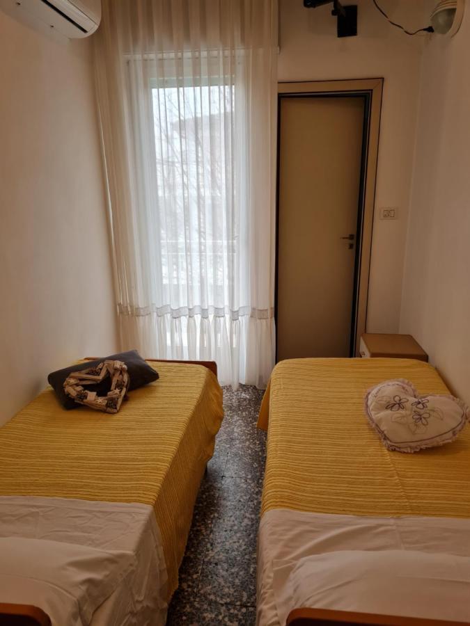Hotel Marconi Miramare Римини Екстериор снимка