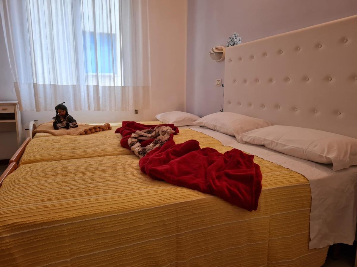 Hotel Marconi Miramare Римини Екстериор снимка