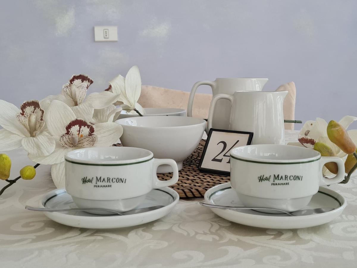 Hotel Marconi Miramare Римини Екстериор снимка