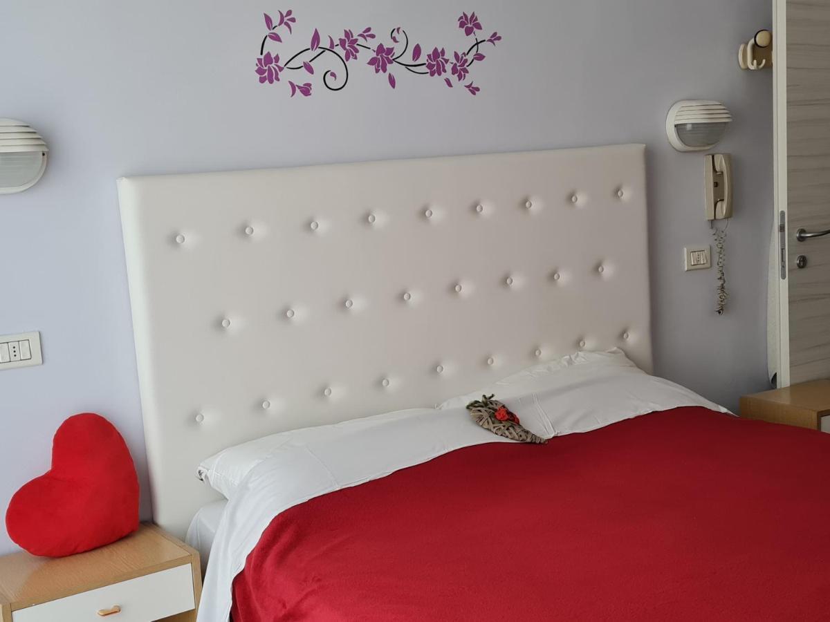 Hotel Marconi Miramare Римини Екстериор снимка