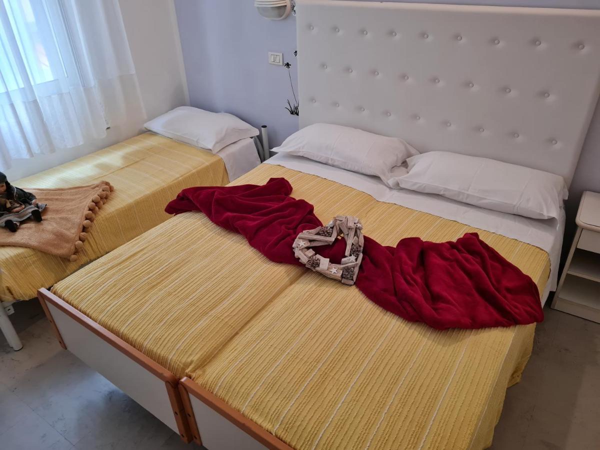 Hotel Marconi Miramare Римини Екстериор снимка