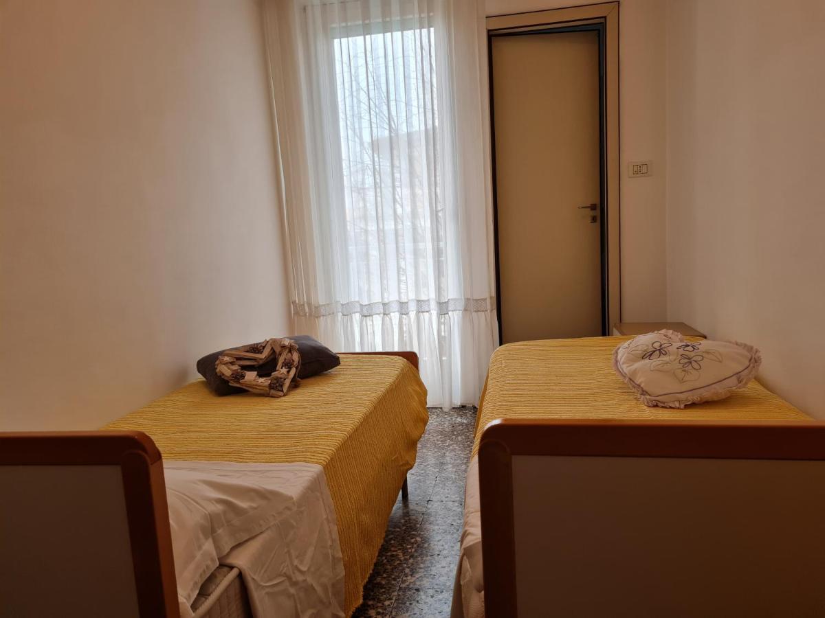 Hotel Marconi Miramare Римини Екстериор снимка