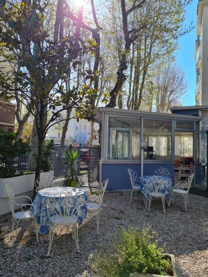 Hotel Marconi Miramare Римини Екстериор снимка
