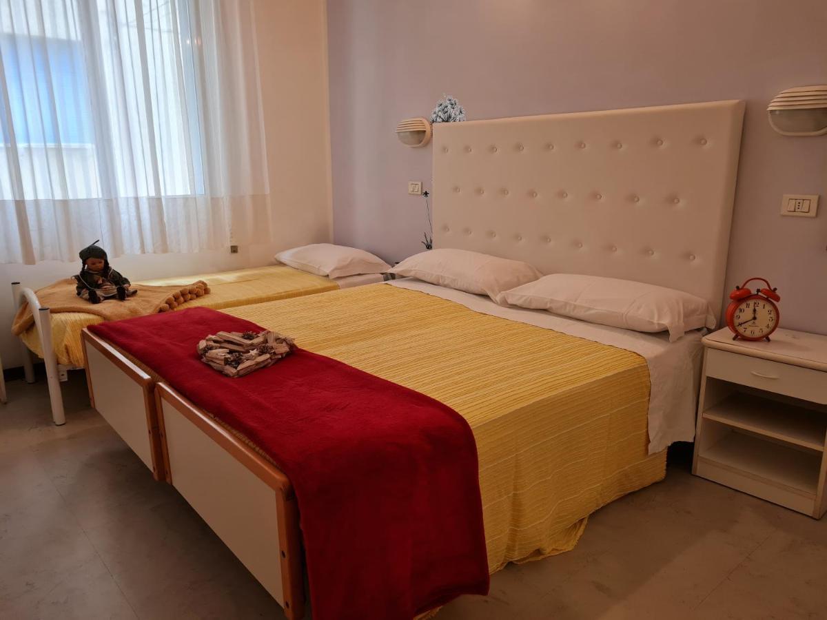 Hotel Marconi Miramare Римини Екстериор снимка