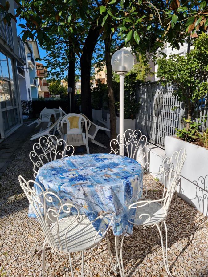 Hotel Marconi Miramare Римини Екстериор снимка