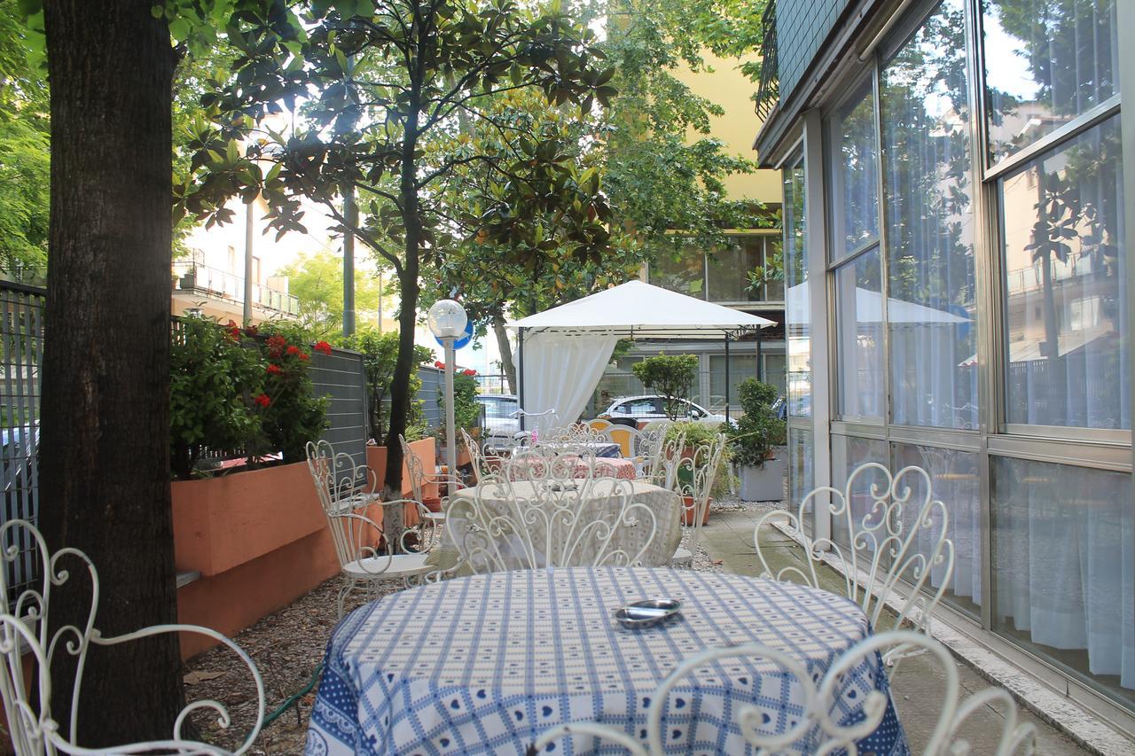 Hotel Marconi Miramare Римини Екстериор снимка