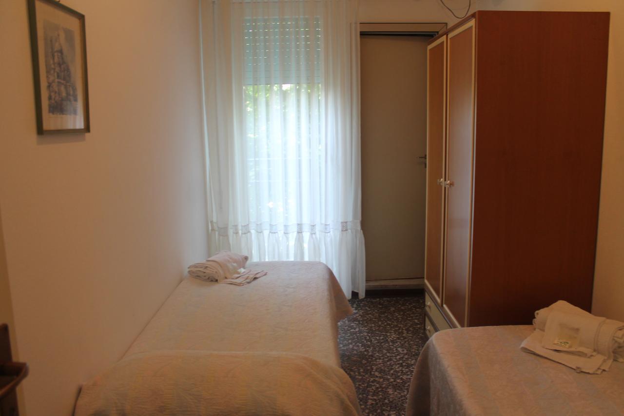 Hotel Marconi Miramare Римини Екстериор снимка