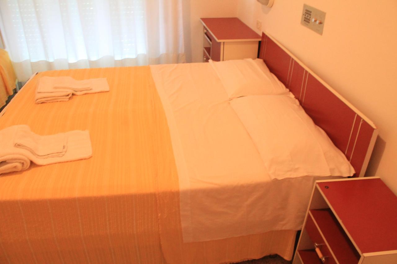 Hotel Marconi Miramare Римини Екстериор снимка