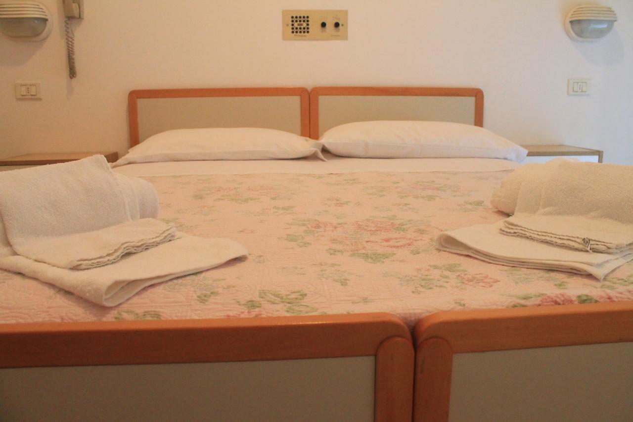 Hotel Marconi Miramare Римини Екстериор снимка