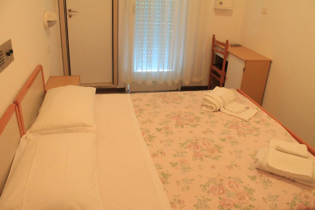 Hotel Marconi Miramare Римини Екстериор снимка